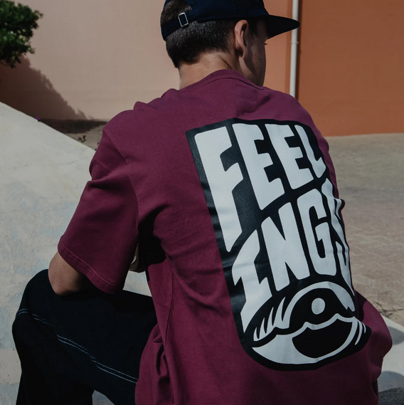 FEELINGS - LOGO TEE - BURGUNDY