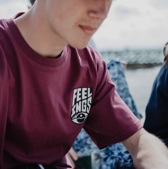 FEELINGS - LOGO TEE - BURGUNDY